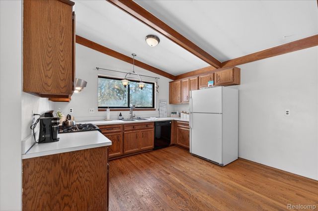 37959 Streamview Drive, Sterling Heights, MI 48312