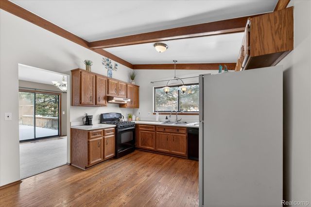 37959 Streamview Drive, Sterling Heights, MI 48312