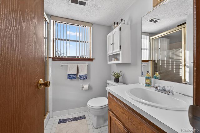 37959 Streamview Drive, Sterling Heights, MI 48312