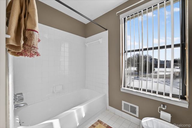 37959 Streamview Drive, Sterling Heights, MI 48312