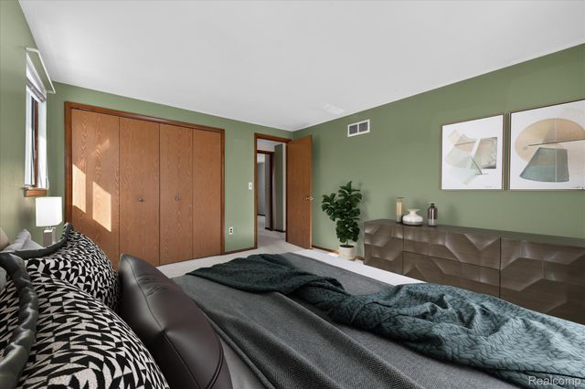 37959 Streamview Drive, Sterling Heights, MI 48312