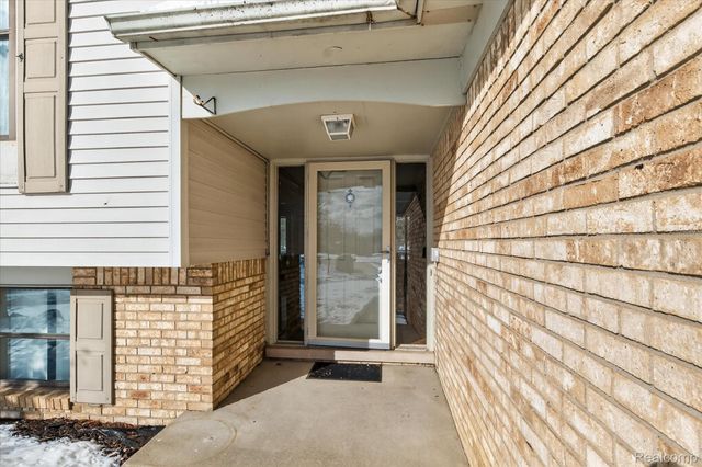 37959 Streamview Drive, Sterling Heights, MI 48312