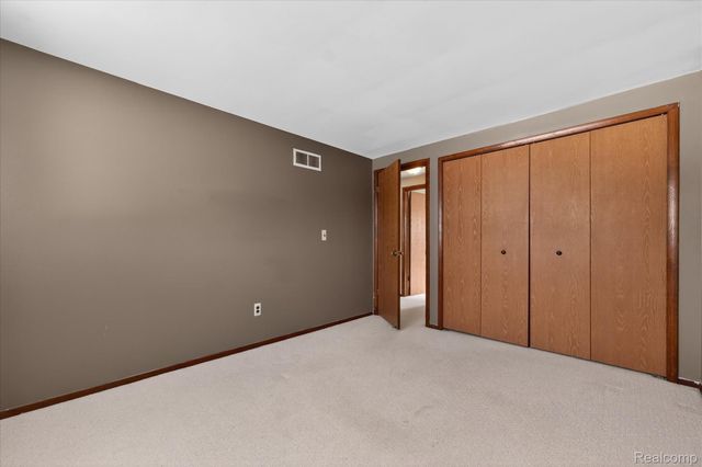 37959 Streamview Drive, Sterling Heights, MI 48312