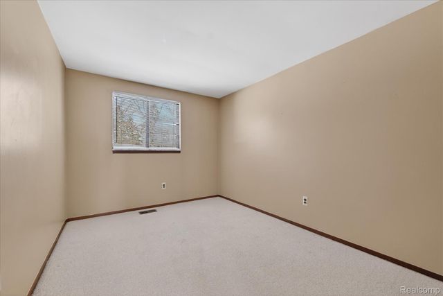 37959 Streamview Drive, Sterling Heights, MI 48312