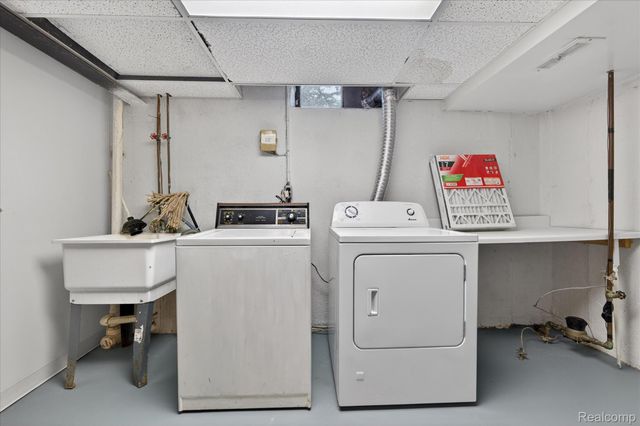 37959 Streamview Drive, Sterling Heights, MI 48312