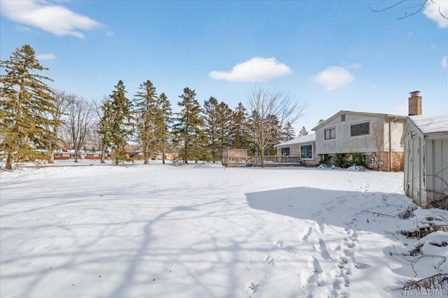 37959 Streamview Drive, Sterling Heights, MI 48312