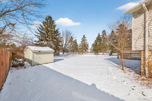 37959 Streamview Drive, Sterling Heights, MI 48312