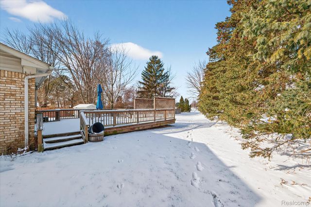 37959 Streamview Drive, Sterling Heights, MI 48312