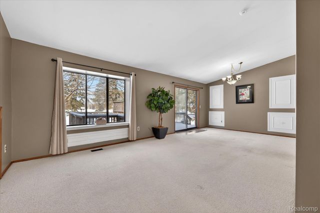 37959 Streamview Drive, Sterling Heights, MI 48312