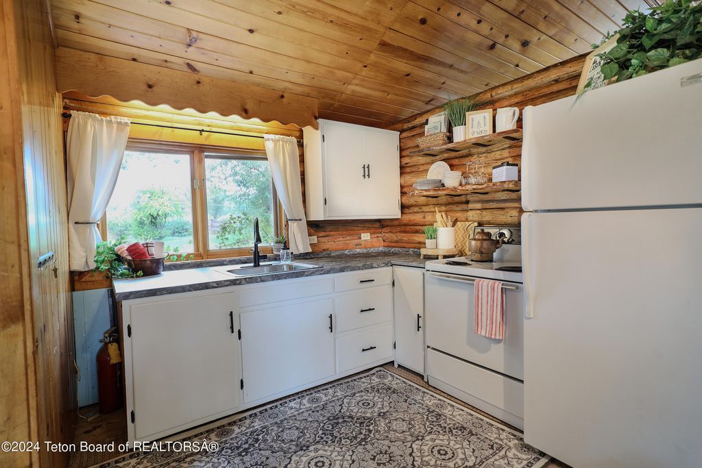 9795 N MAIN Street, Kelly, WY 83011 photo 12