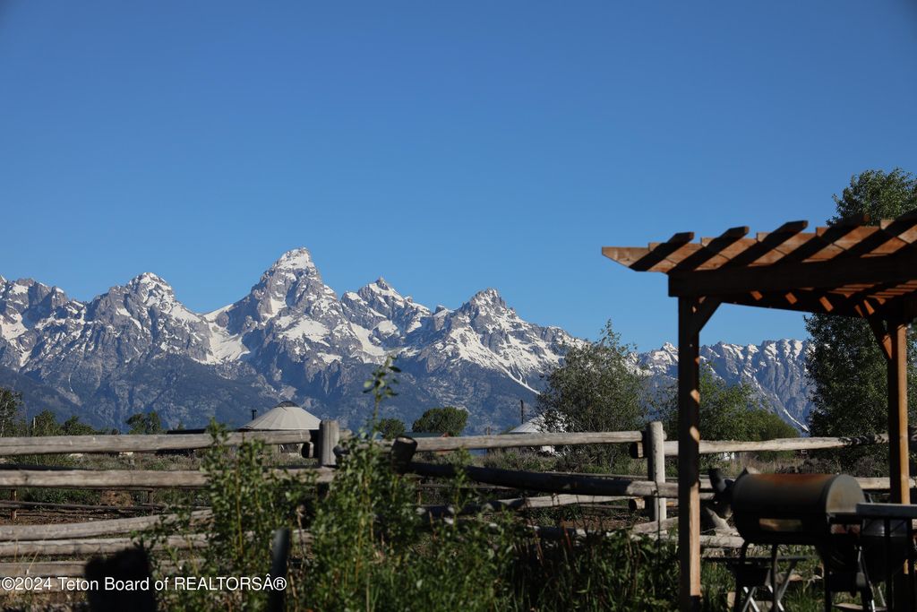 9795 N MAIN Street, Kelly, WY 83011 photo 5