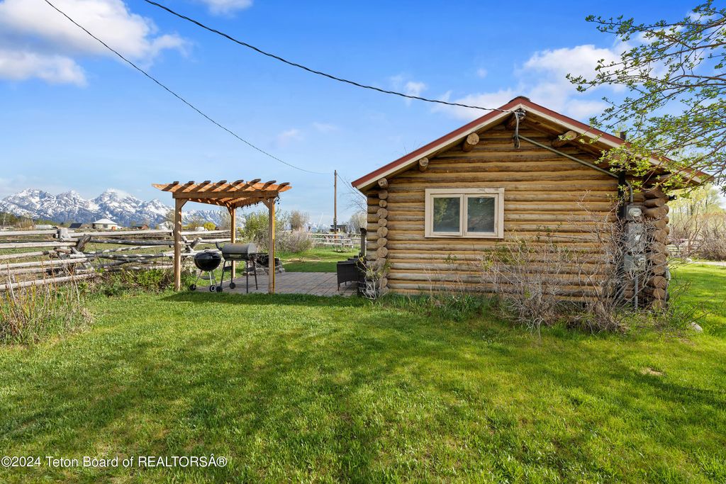 9795 N MAIN Street, Kelly, WY 83011 photo 7