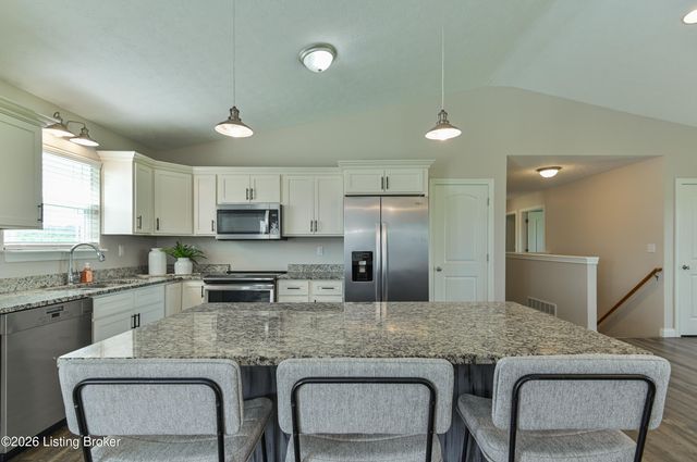 12533 Rineyville Rd, Vine Grove, KY 40175