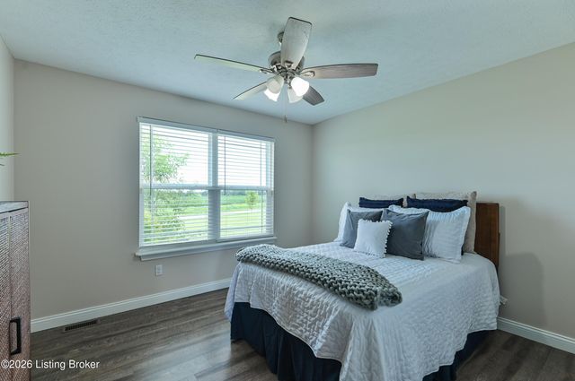 12533 Rineyville Rd, Vine Grove, KY 40175