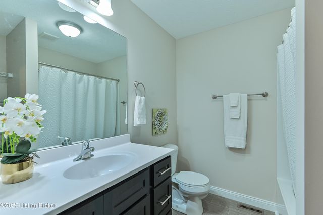 12533 Rineyville Rd, Vine Grove, KY 40175