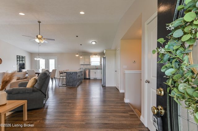 12533 Rineyville Rd, Vine Grove, KY 40175