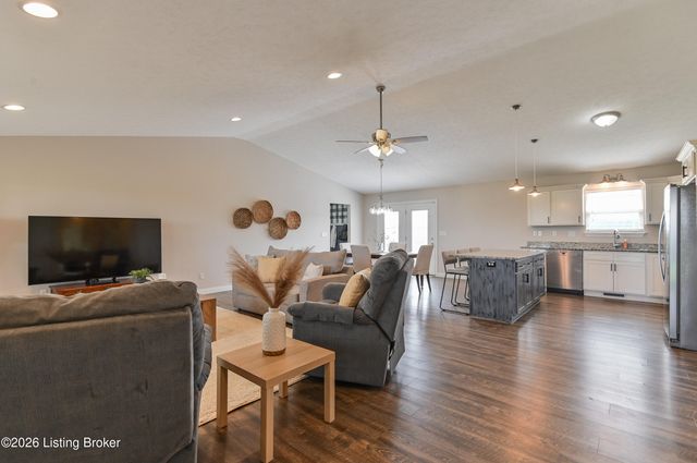 12533 Rineyville Rd, Vine Grove, KY 40175