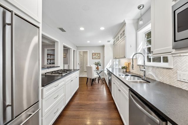 7030 Town North Drive, Dallas, TX 75231