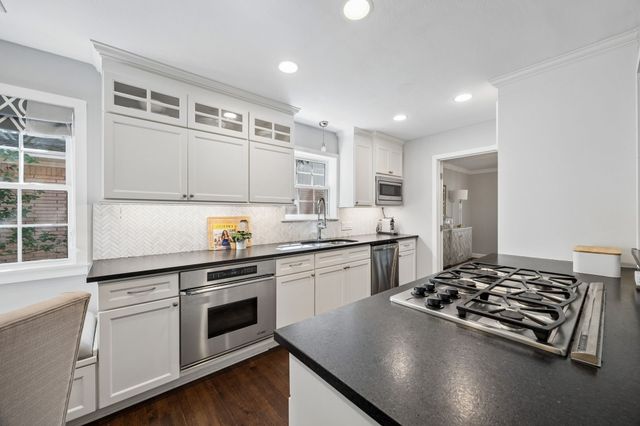 7030 Town North Drive, Dallas, TX 75231