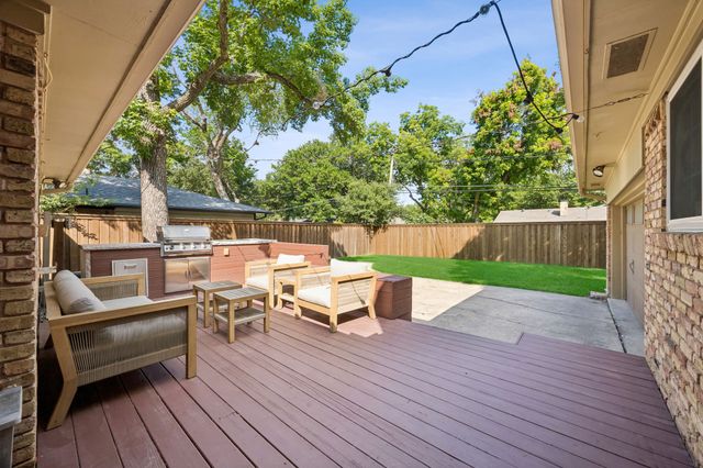 7030 Town North Drive, Dallas, TX 75231
