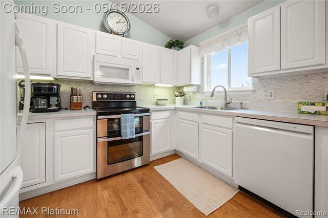 1270 Crystal Pointe Circle, Fenton, MI 48430