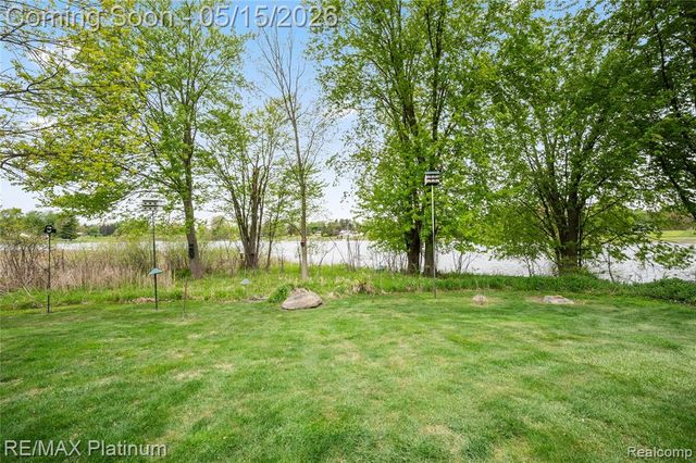 1270 Crystal Pointe Circle, Fenton, MI 48430
