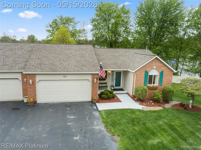 1270 Crystal Pointe Circle, Fenton, MI 48430