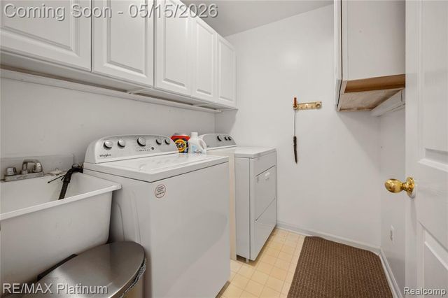 1270 Crystal Pointe Circle, Fenton, MI 48430