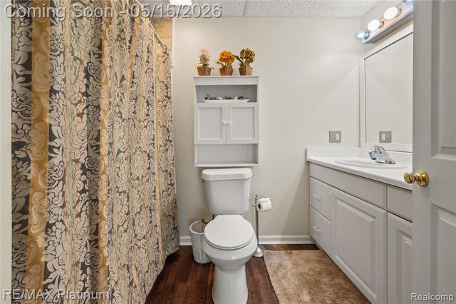 1270 Crystal Pointe Circle, Fenton, MI 48430
