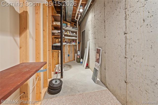 1270 Crystal Pointe Circle, Fenton, MI 48430
