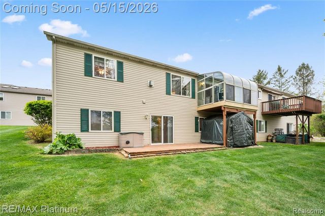 1270 Crystal Pointe Circle, Fenton, MI 48430