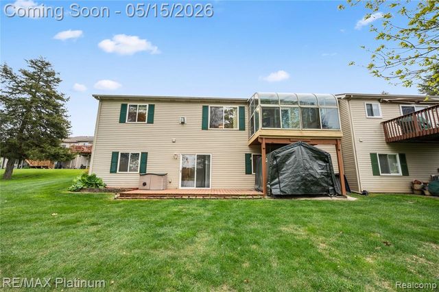 1270 Crystal Pointe Circle, Fenton, MI 48430