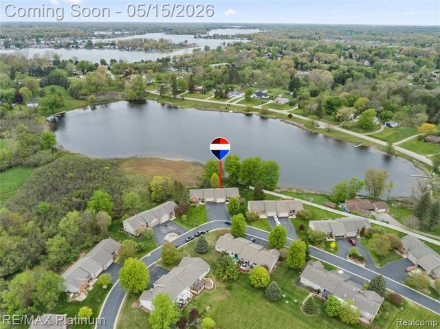 1270 Crystal Pointe Circle, Fenton, MI 48430