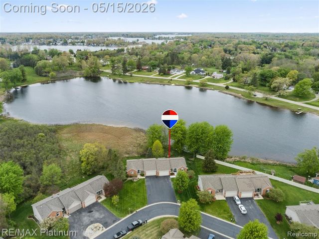 1270 Crystal Pointe Circle, Fenton, MI 48430
