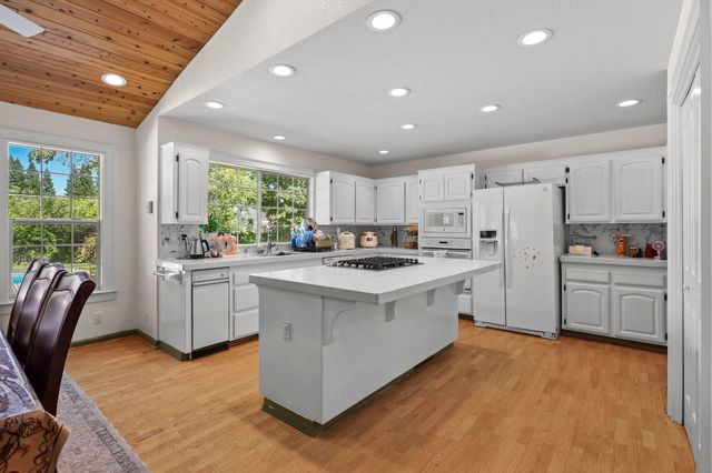 2366 Templeton Drive, Redding, CA 96002