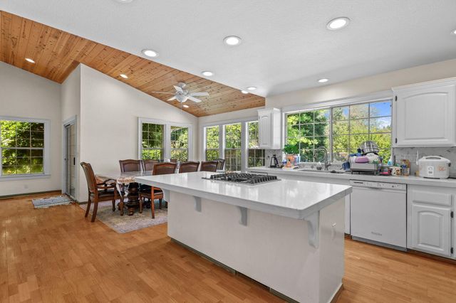 2366 Templeton Drive, Redding, CA 96002