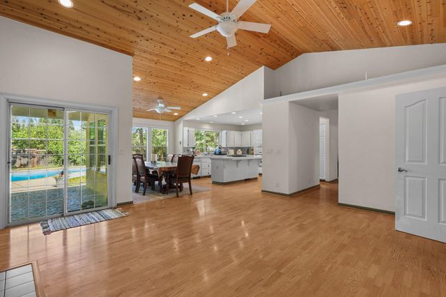 2366 Templeton Drive, Redding, CA 96002