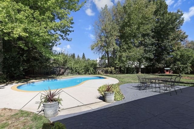 2366 Templeton Drive, Redding, CA 96002