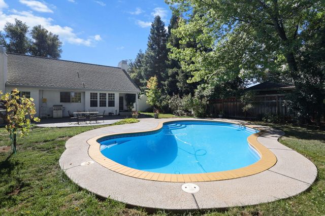 2366 Templeton Drive, Redding, CA 96002