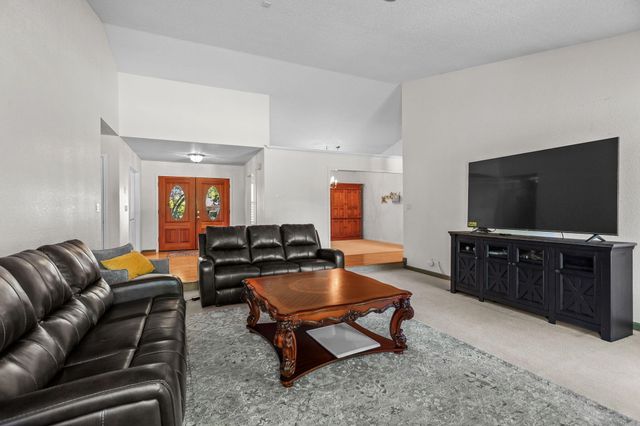 2366 Templeton Drive, Redding, CA 96002