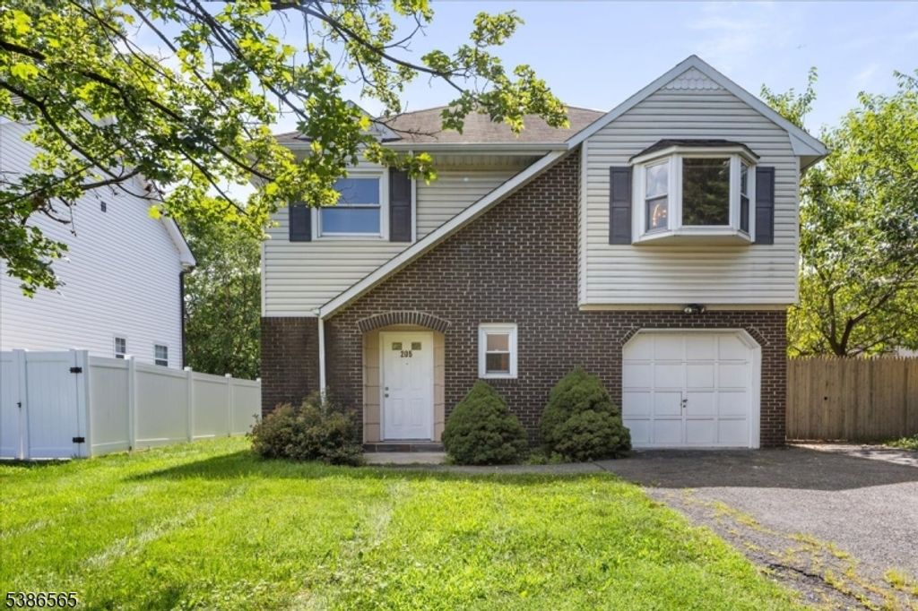 205 School St, Green Brook Twp., NJ 08812