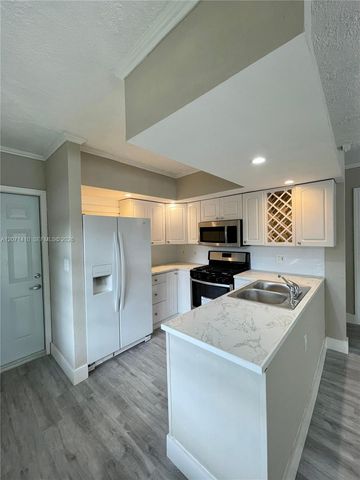 820 SE 12th Street 2, Fort Lauderdale, FL 33316