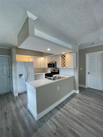 820 SE 12th Street 2, Fort Lauderdale, FL 33316