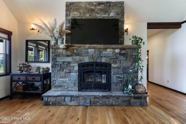 1010 Mc Quade Gulch Dr, Clark Fork, ID 83811