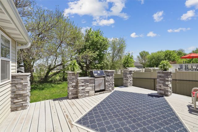 5809 NW 92nd Court, Johnston, IA 50131
