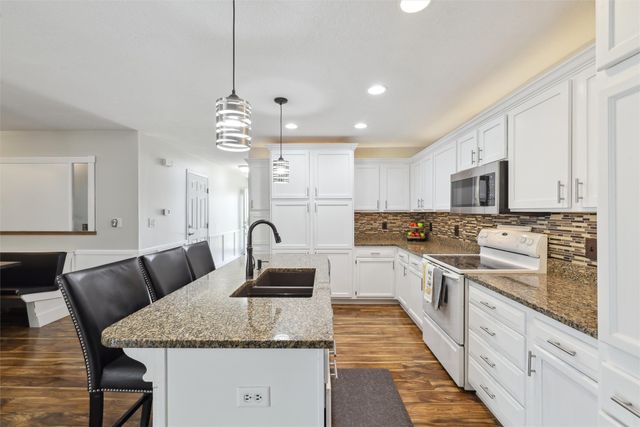 5809 NW 92nd Court, Johnston, IA 50131