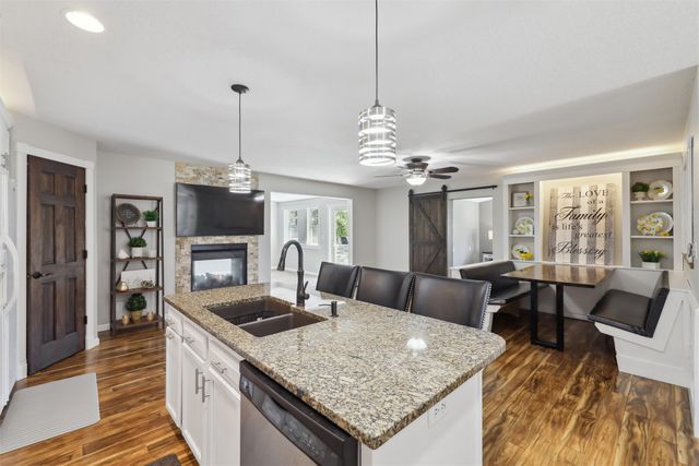5809 NW 92nd Court, Johnston, IA 50131
