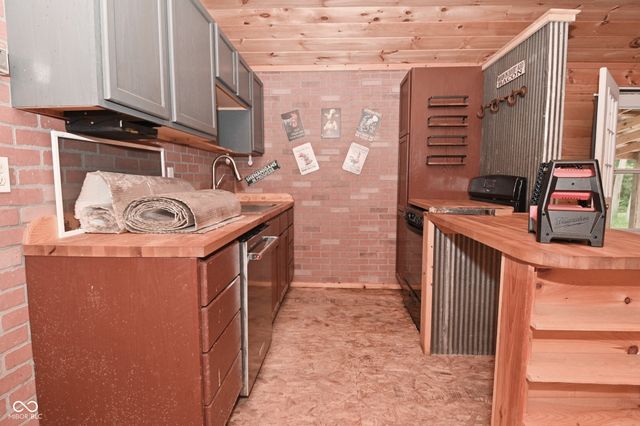 4843 Cunot Cataract Road, Poland, IN 47868