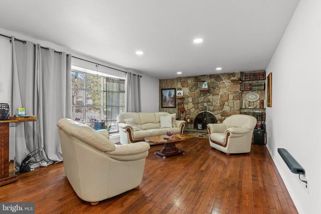 3 EASTWOOD CT, Voorhees, NJ 08043