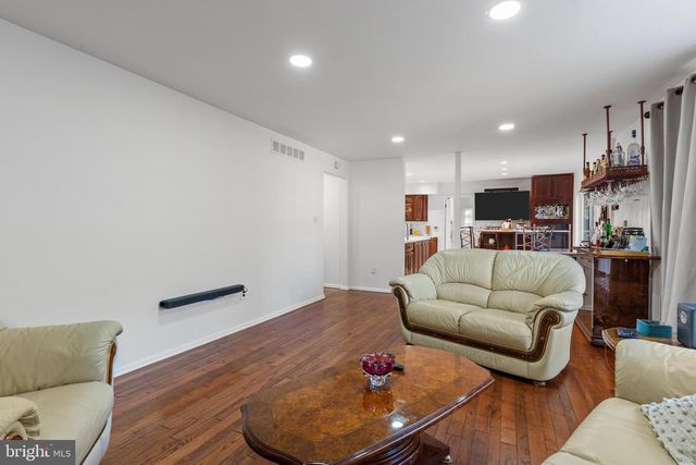 3 EASTWOOD CT, Voorhees, NJ 08043